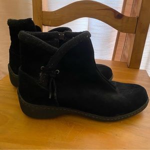 Black waterproof boots. 9.5M